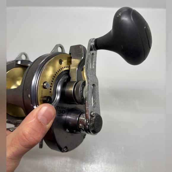 Shimano Tyrnos saltwater fishing reel - Picture 4 of 6
